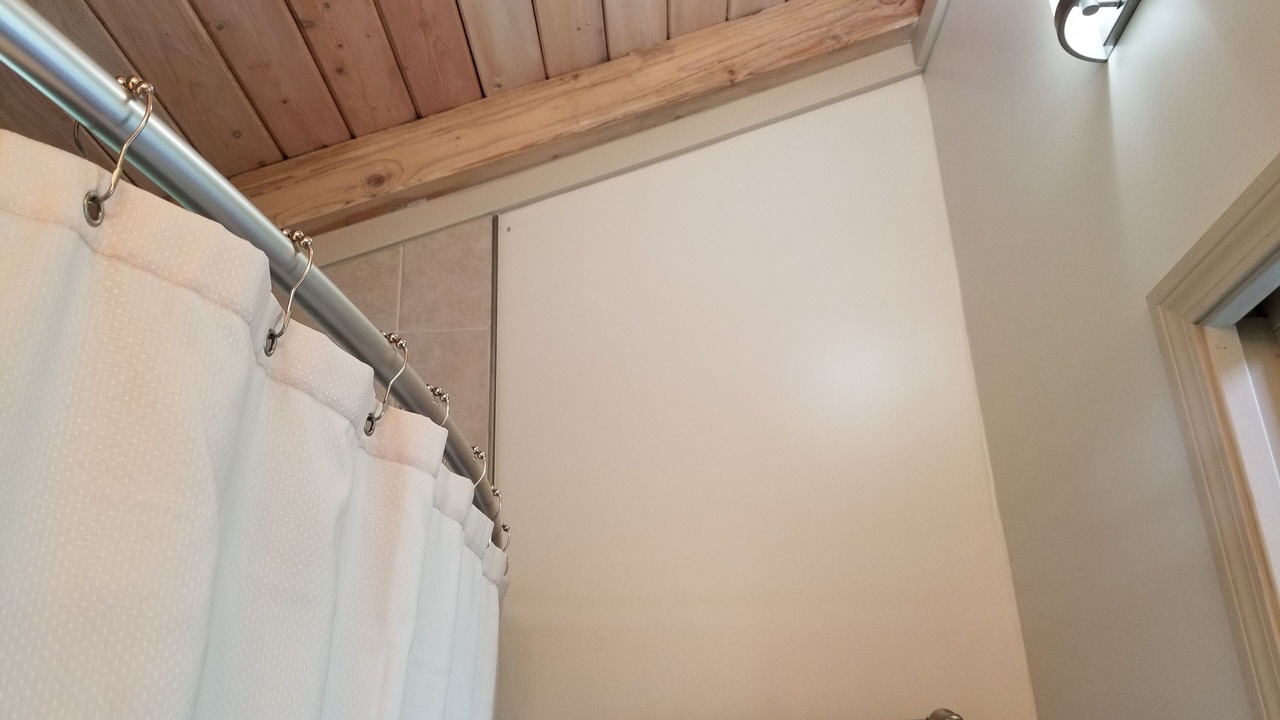 Photo of Bathroom in Naalehu