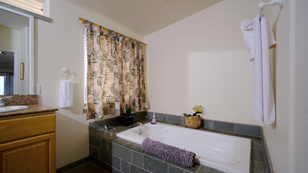 Photo of Bathroom in Waialua