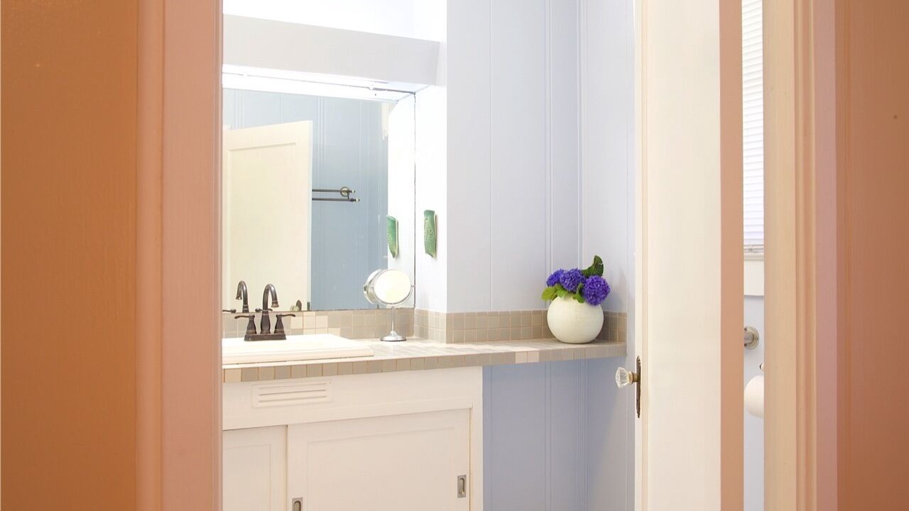Photo of Bathroom in Hilo