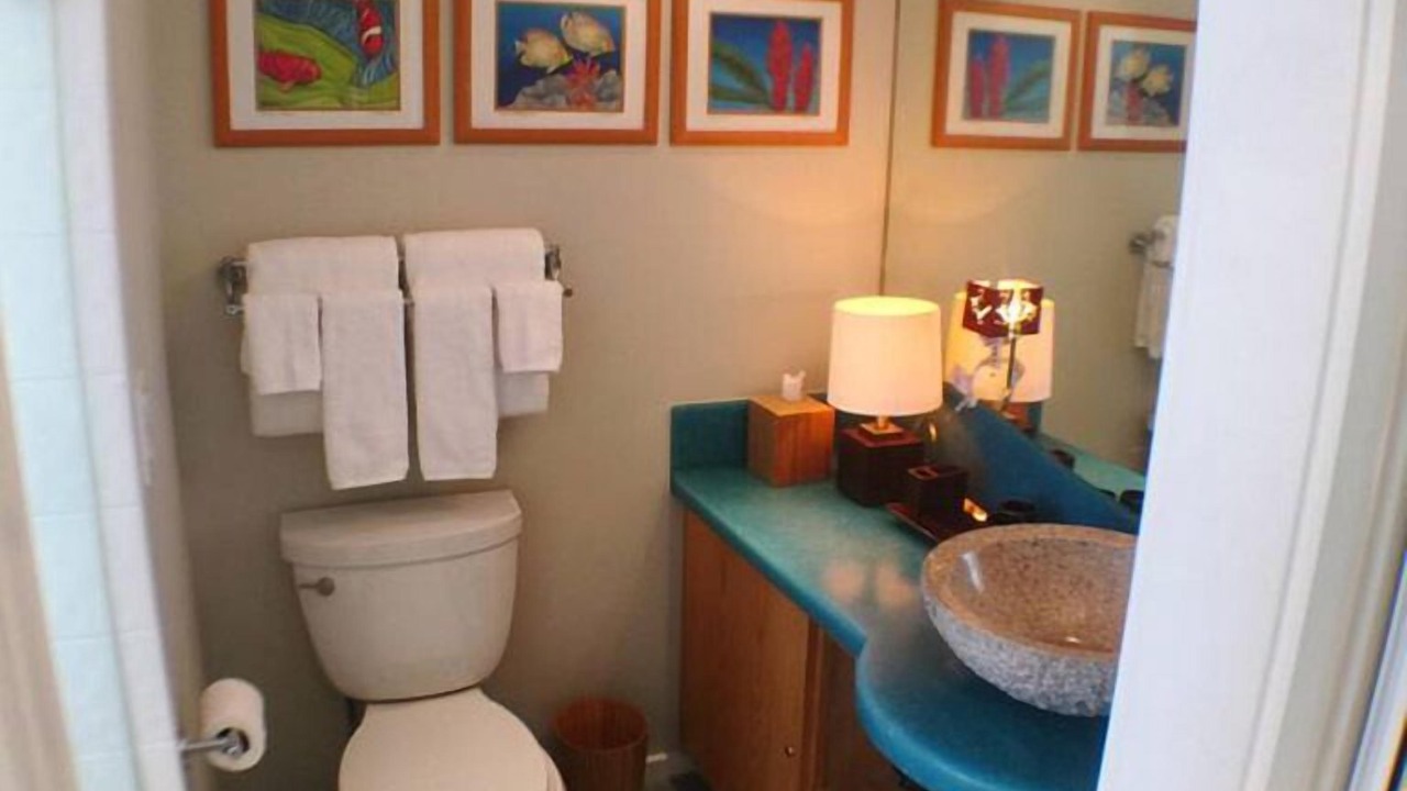 Photo of Bathroom in Diamond Head - Kapahulu - St. Louis