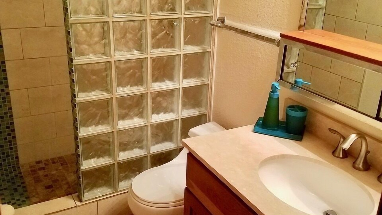Photo of Bathroom in Maalaea