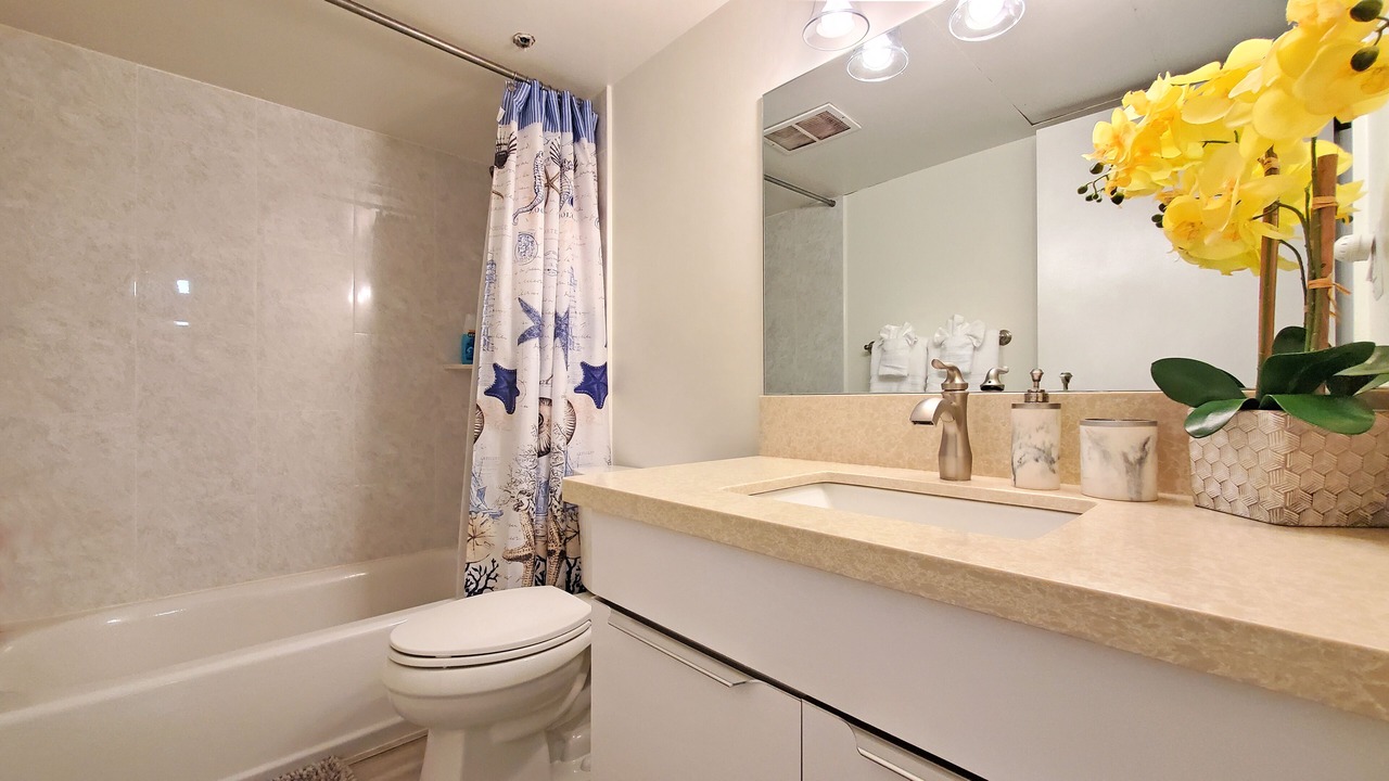 Photo of Bathroom in Downtown Honolulu