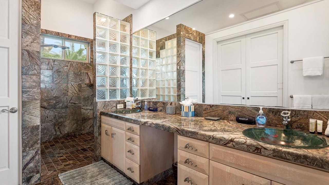 Photo of Bathroom in Kahaluu-Keauhou