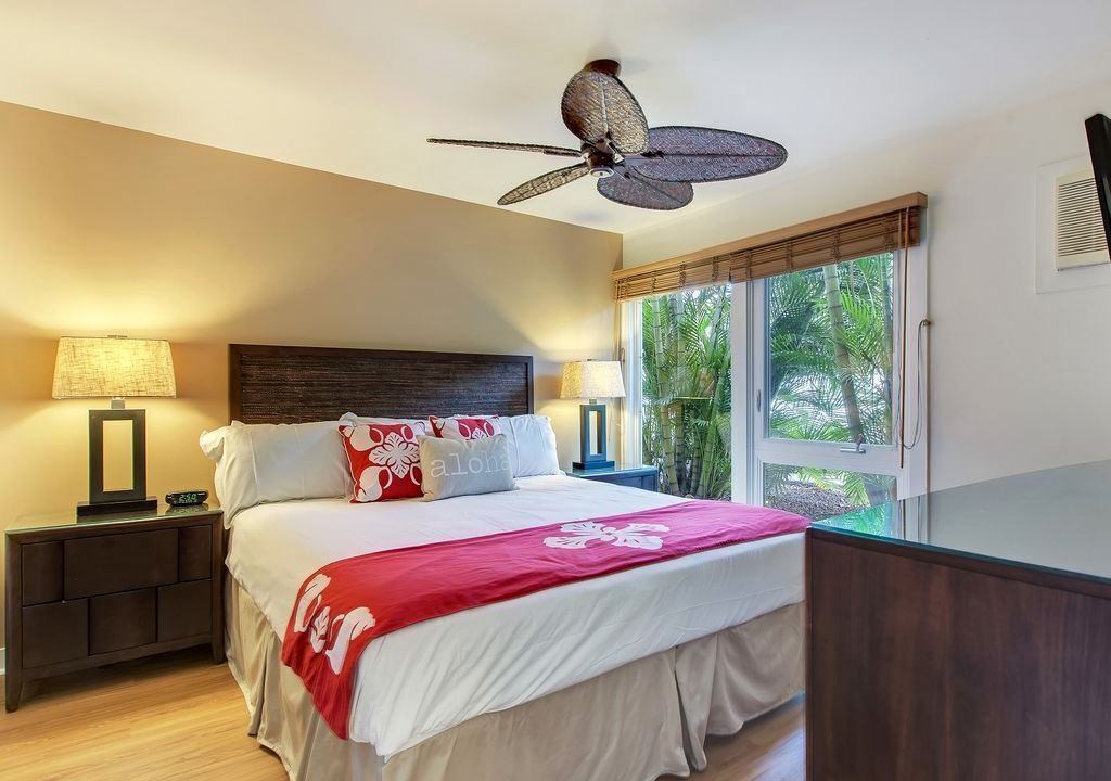 Photo of Bedroom in Historic Lahaina Front Street