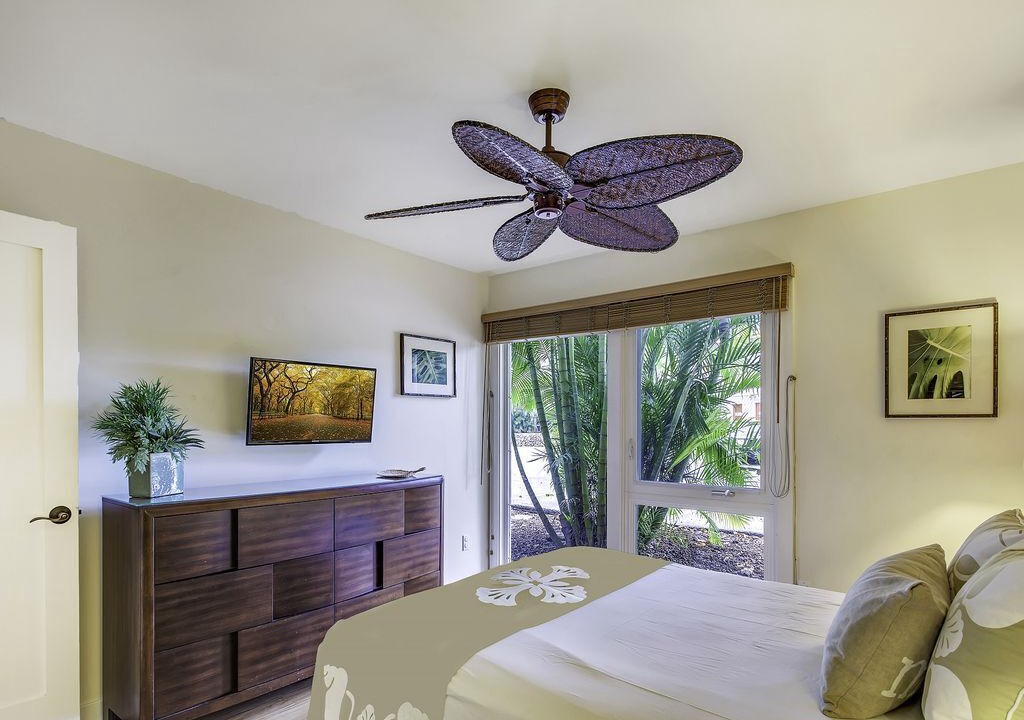 Photo of Bedroom in Historic Lahaina Front Street