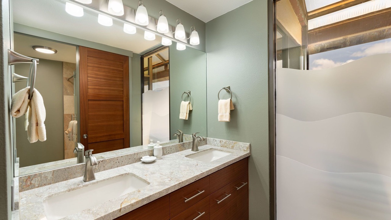 Photo of Bathroom in Kahana