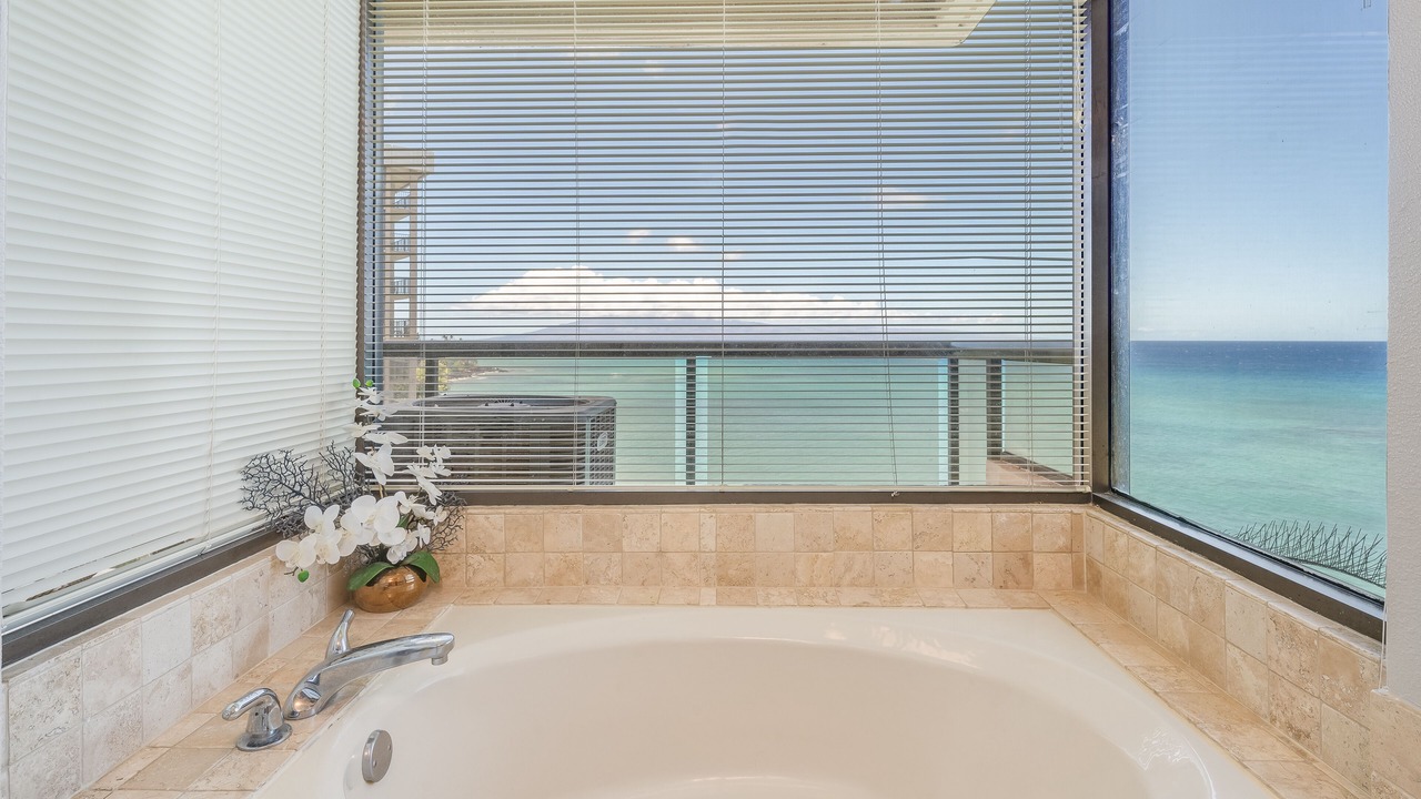 Photo of Bathroom in Kahana
