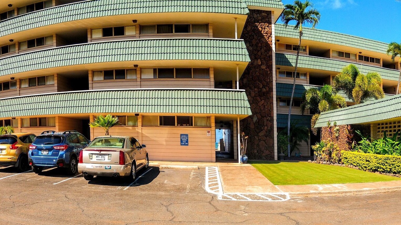Photo of Others in Kahana