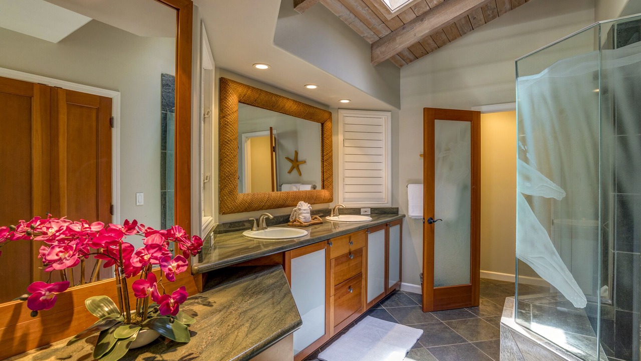 Photo of Bathroom in Kahana