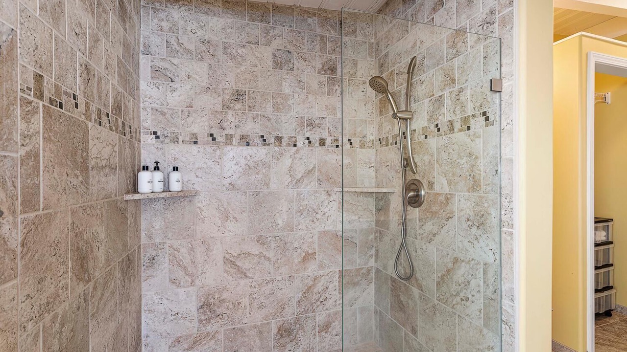 Photo of Bathroom in Kahaluu Bay