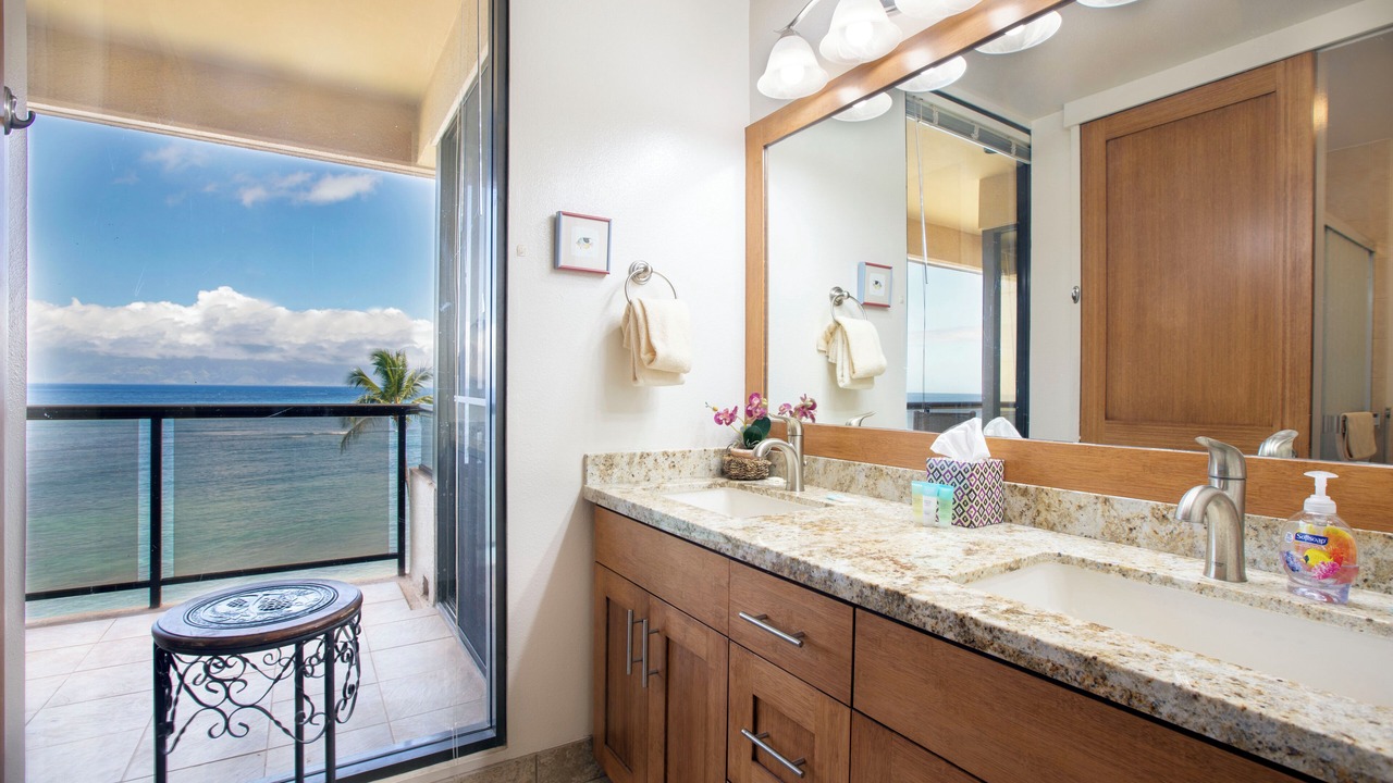 Photo of Bathroom in Kahana