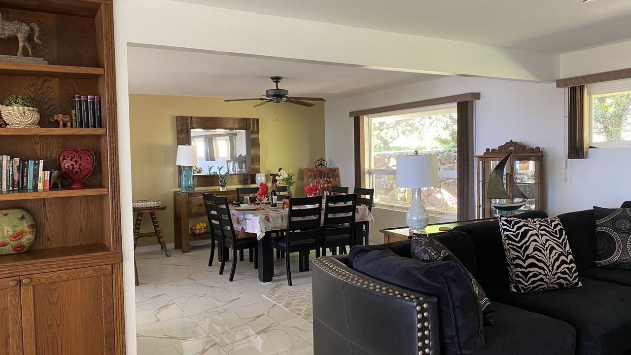 Photo of Livingroom in Waialae Iki Ridge
