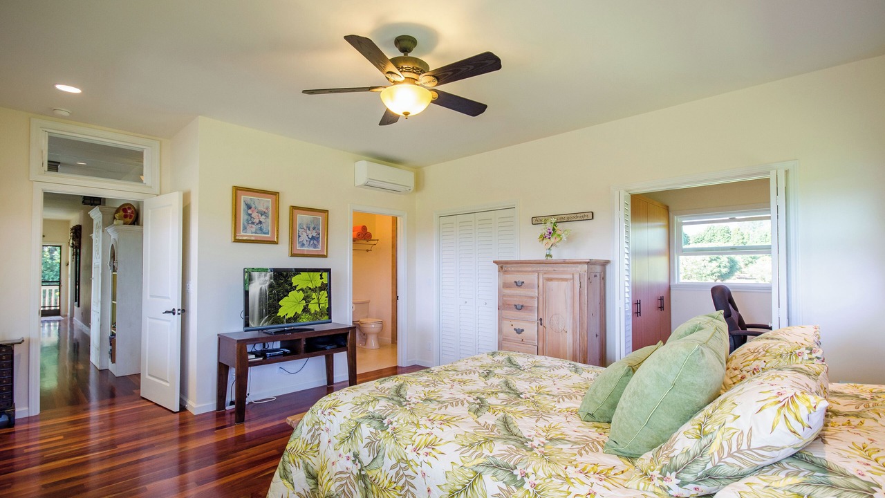 Photo of Bedroom in Pepeekeo