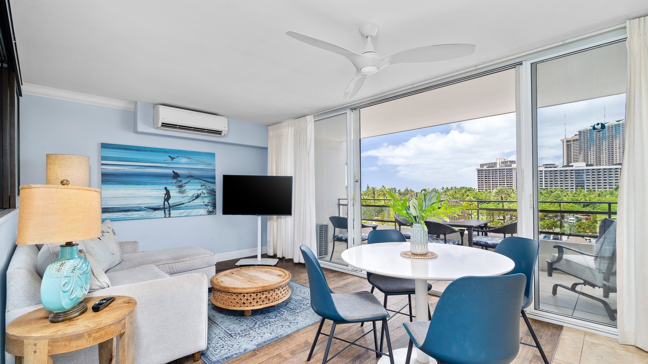 Photo of Livingroom in Waikiki