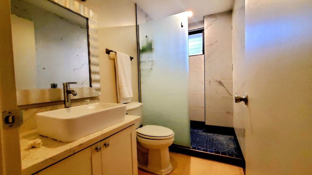 Photo of Bathroom in Downtown Honolulu