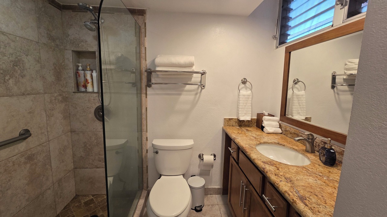 Photo of Bathroom in Kahana