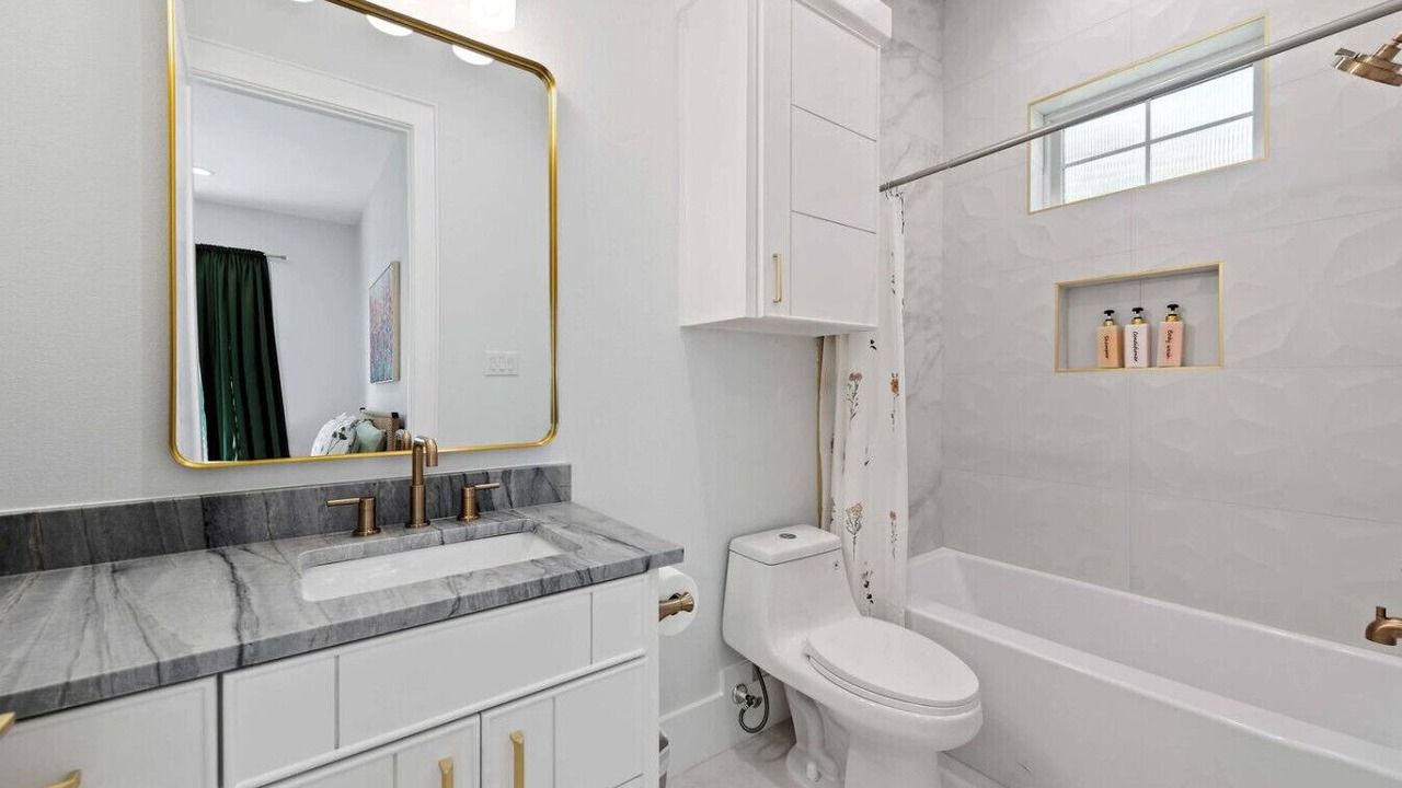 Photo of Bathroom in Canyon Lake