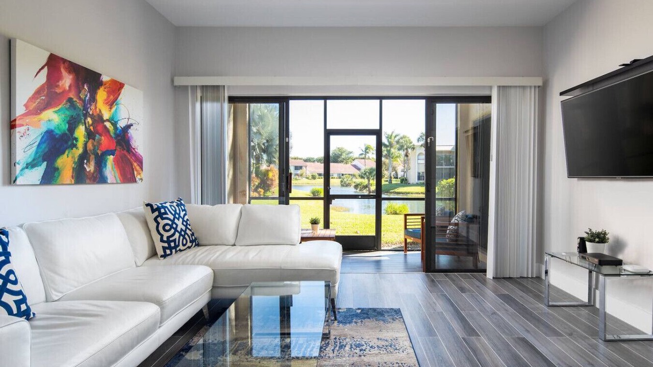 Photo of Livingroom in Central Naples