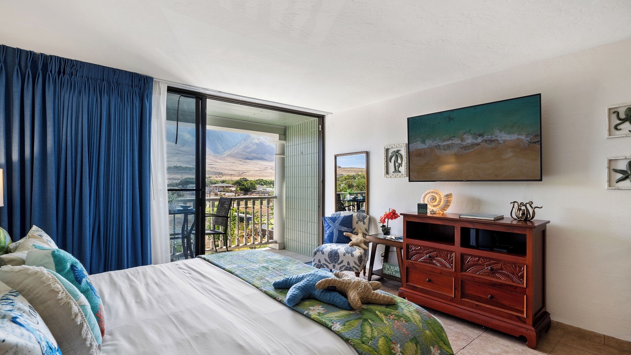 Photo of Bedroom in Historic Lahaina Front Street