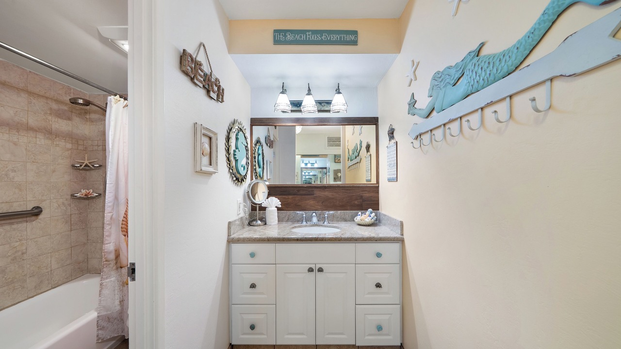 Photo of Bathroom in Historic Lahaina Front Street