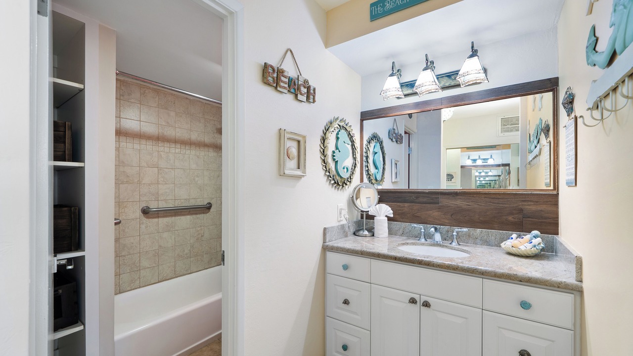 Photo of Bathroom in Historic Lahaina Front Street