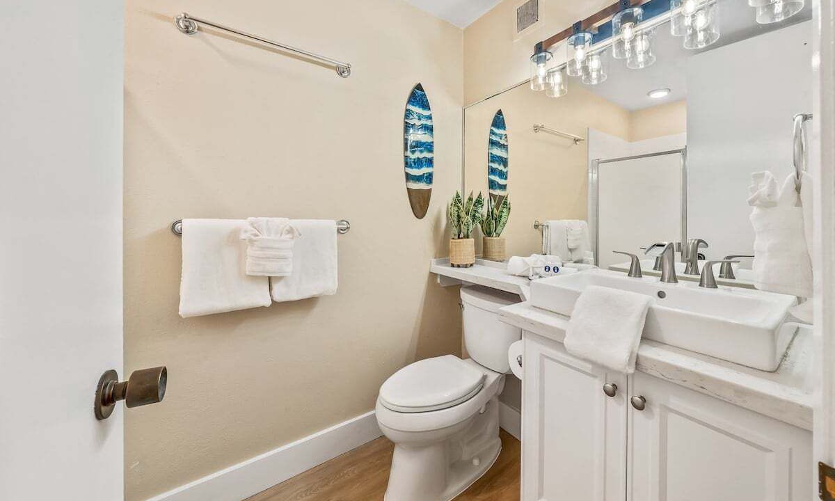 Photo of Bathroom in Historic Lahaina Front Street