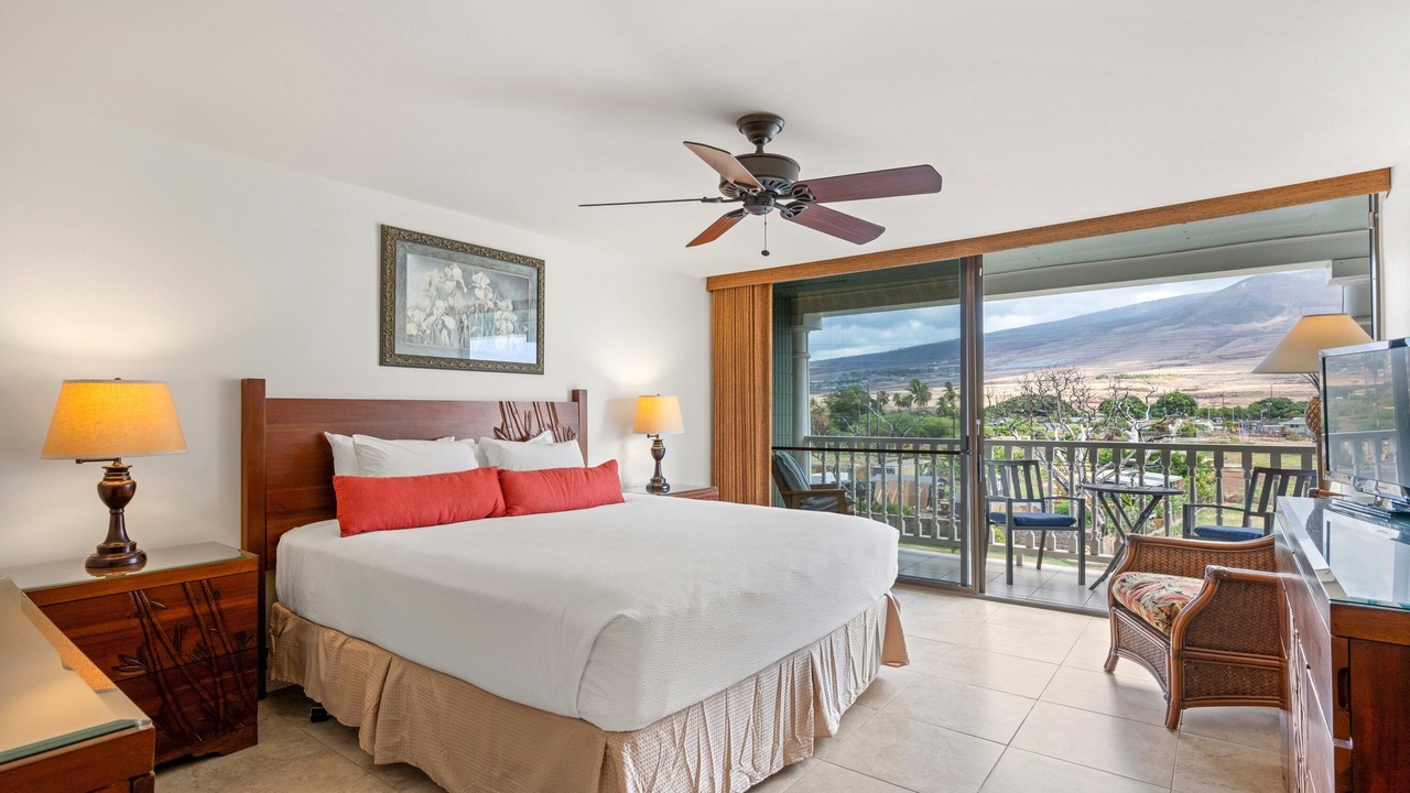 Photo of Bedroom in Historic Lahaina Front Street