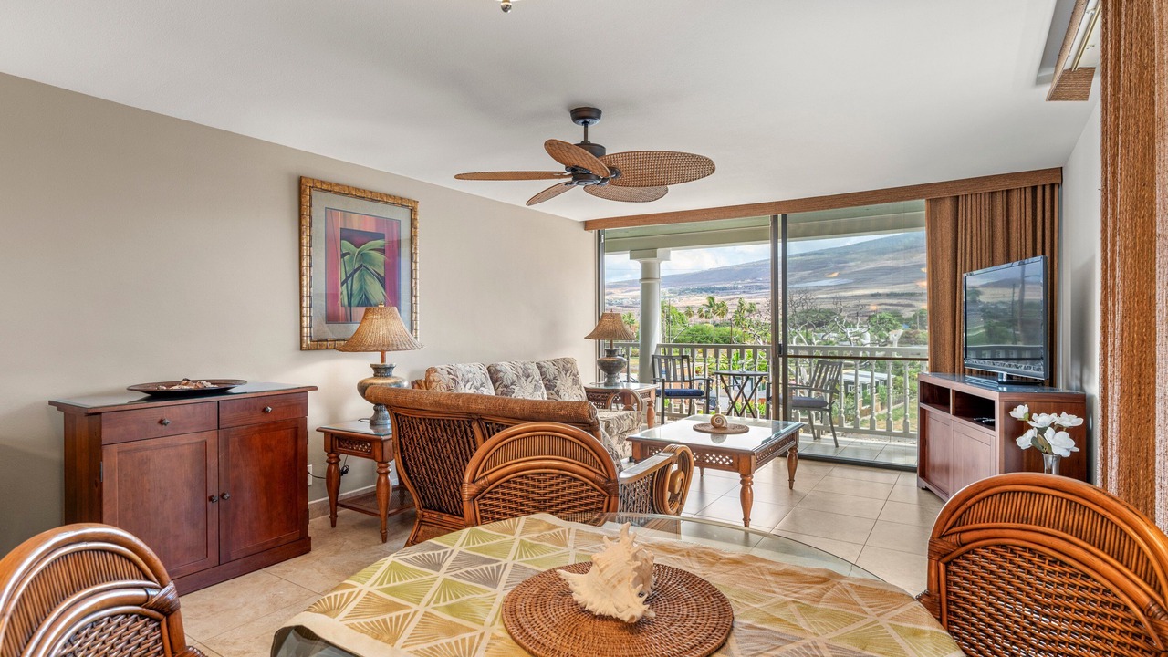 Photo of Livingroom in Historic Lahaina Front Street