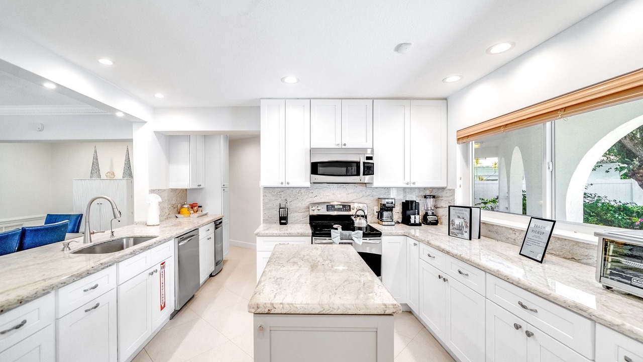 Photo of Kitchen in South New River Isles