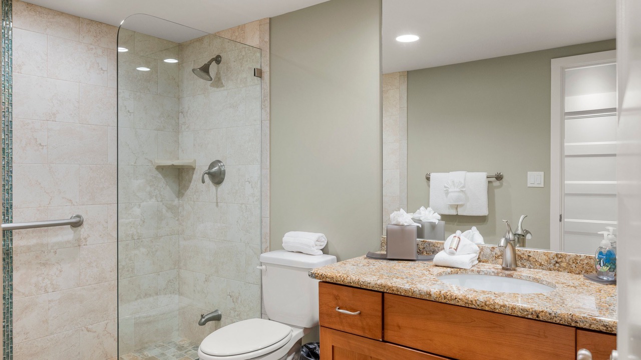 Photo of Bathroom in Historic Lahaina Front Street