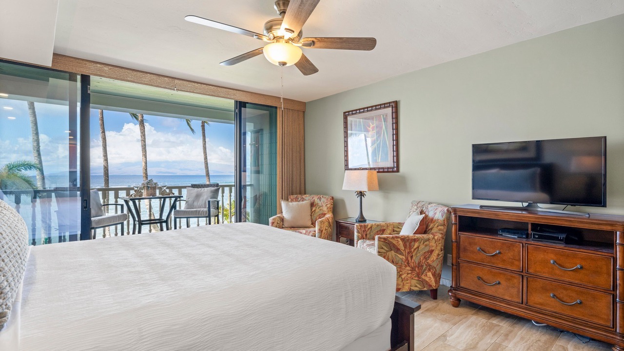Photo of Bedroom in Historic Lahaina Front Street