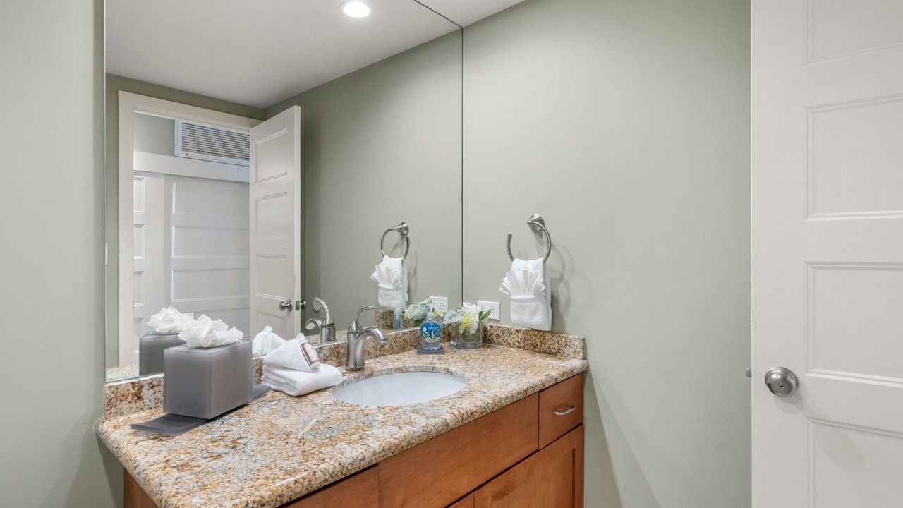 Photo of Bathroom in Historic Lahaina Front Street