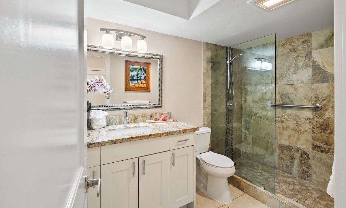Photo of Bathroom in Historic Lahaina Front Street