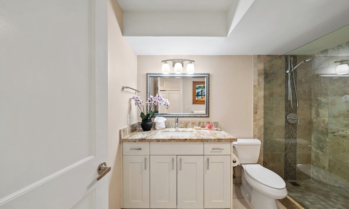 Photo of Bathroom in Historic Lahaina Front Street