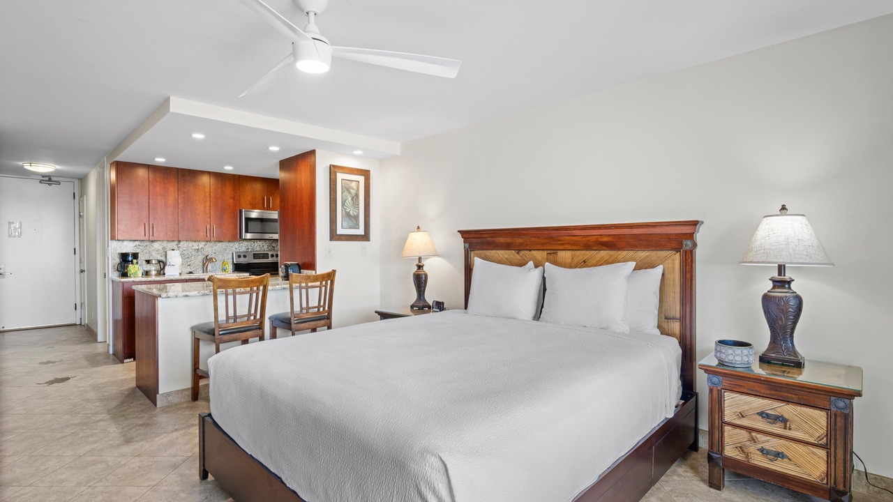 Photo of Bedroom in Historic Lahaina Front Street