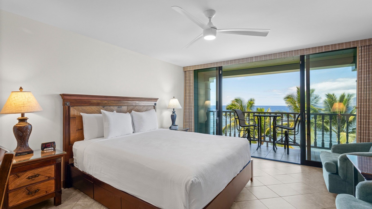 Photo of Bedroom in Historic Lahaina Front Street