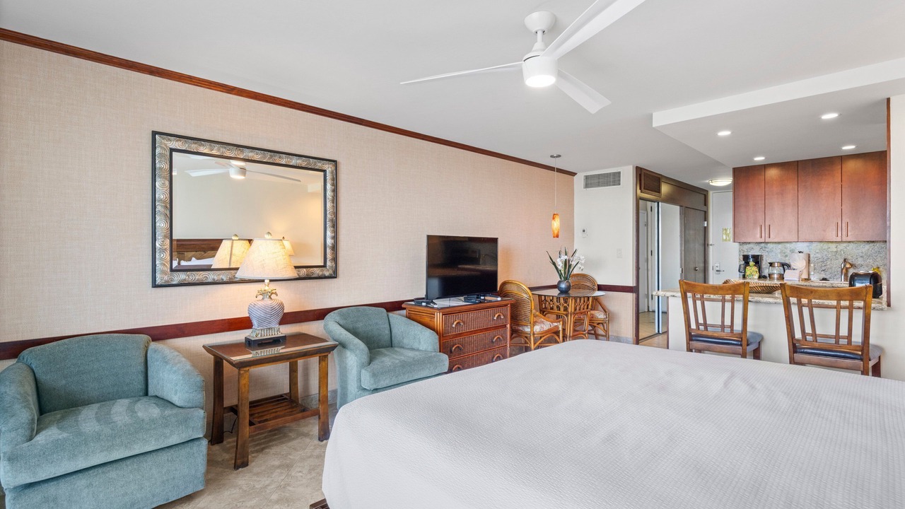 Photo of Bedroom in Historic Lahaina Front Street