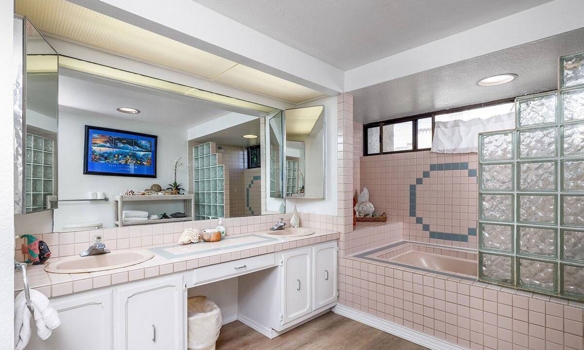 Photo of Bathroom in Kahaluu-Keauhou