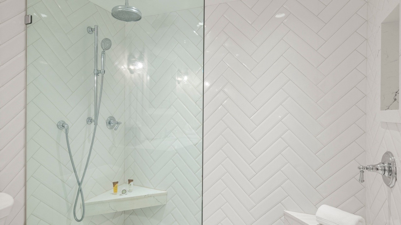 Photo of Bathroom in Historic Lahaina Front Street