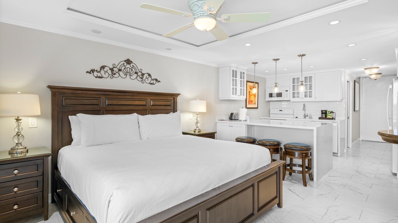 Photo of Bedroom in Historic Lahaina Front Street