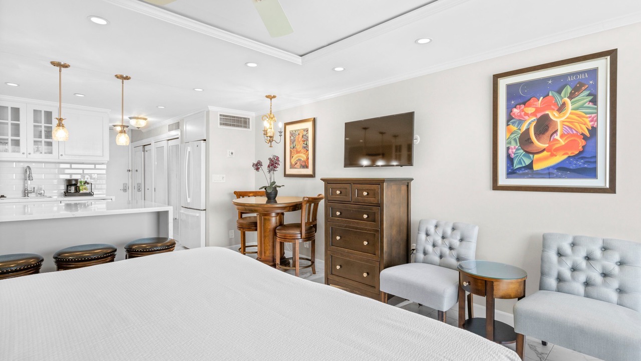 Photo of Bedroom in Historic Lahaina Front Street