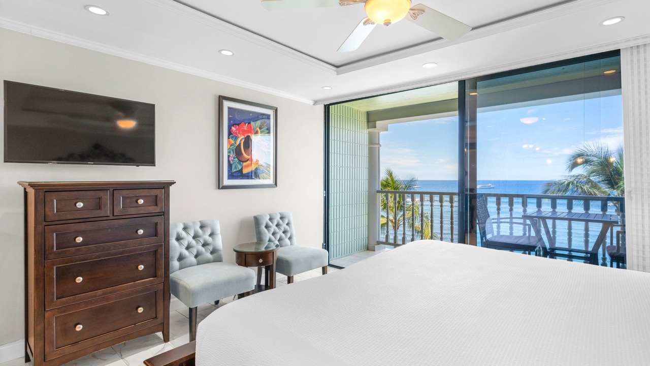 Photo of Bedroom in Historic Lahaina Front Street