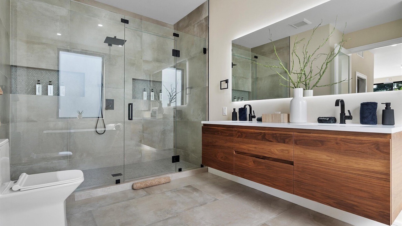 Photo of Bathroom in Citrus Isles