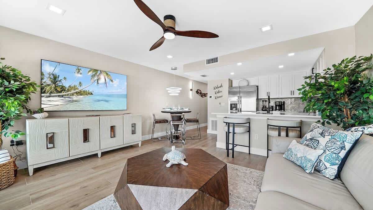 Photo of Livingroom in Holmes Beach