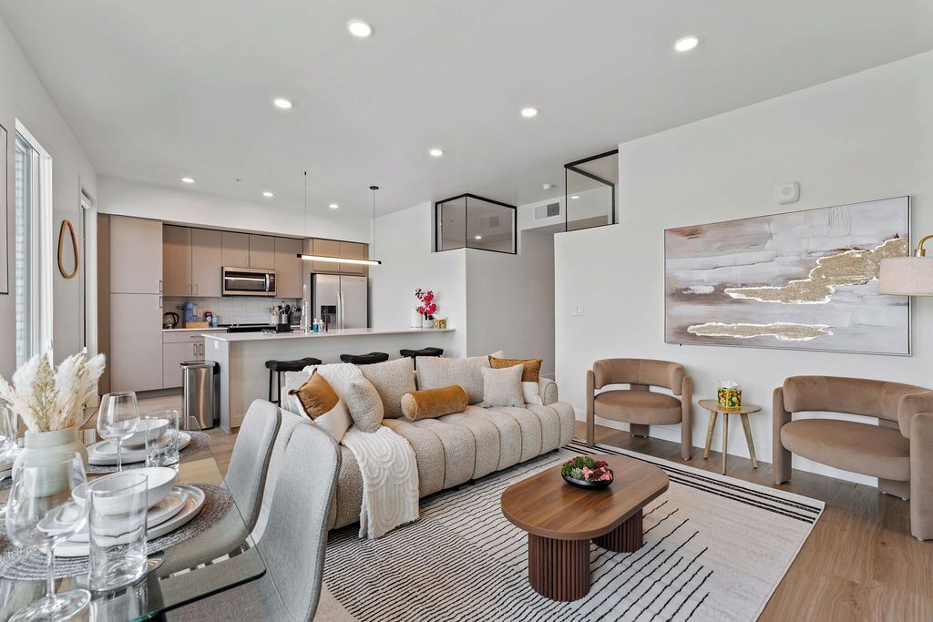 Photo of Livingroom in People's Freeway