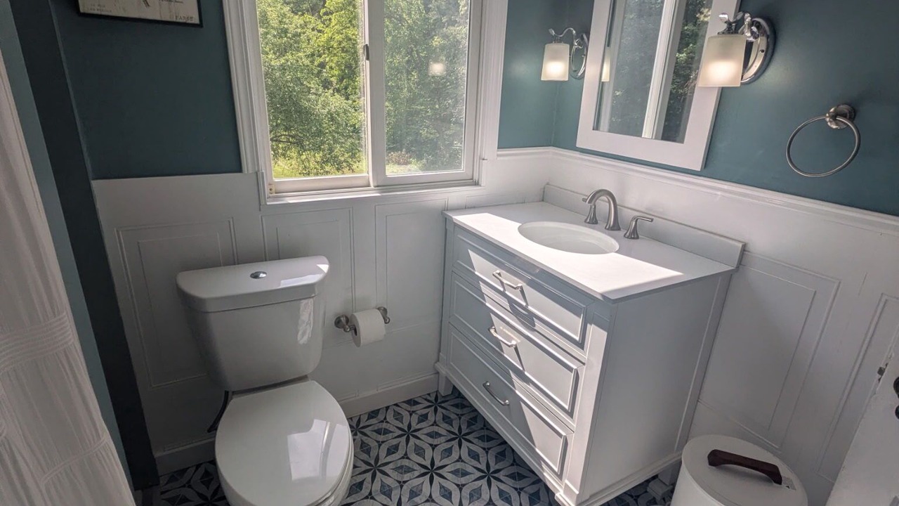 Photo of Bathroom in Niles