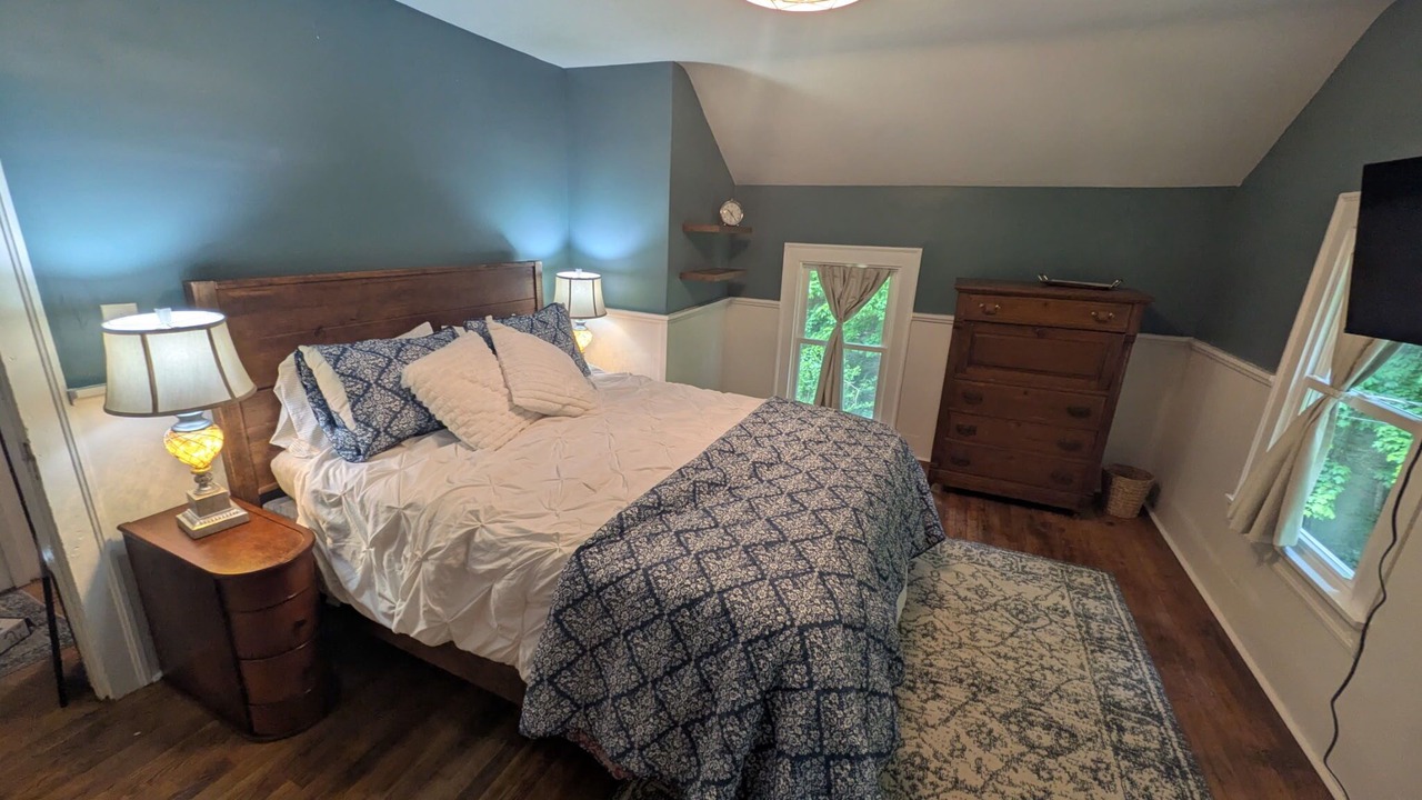 Photo of Bedroom in Niles