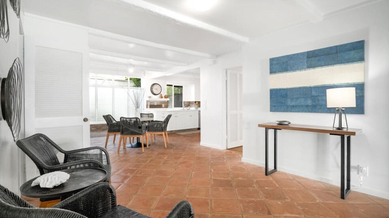 Photo of Livingroom in Portlock