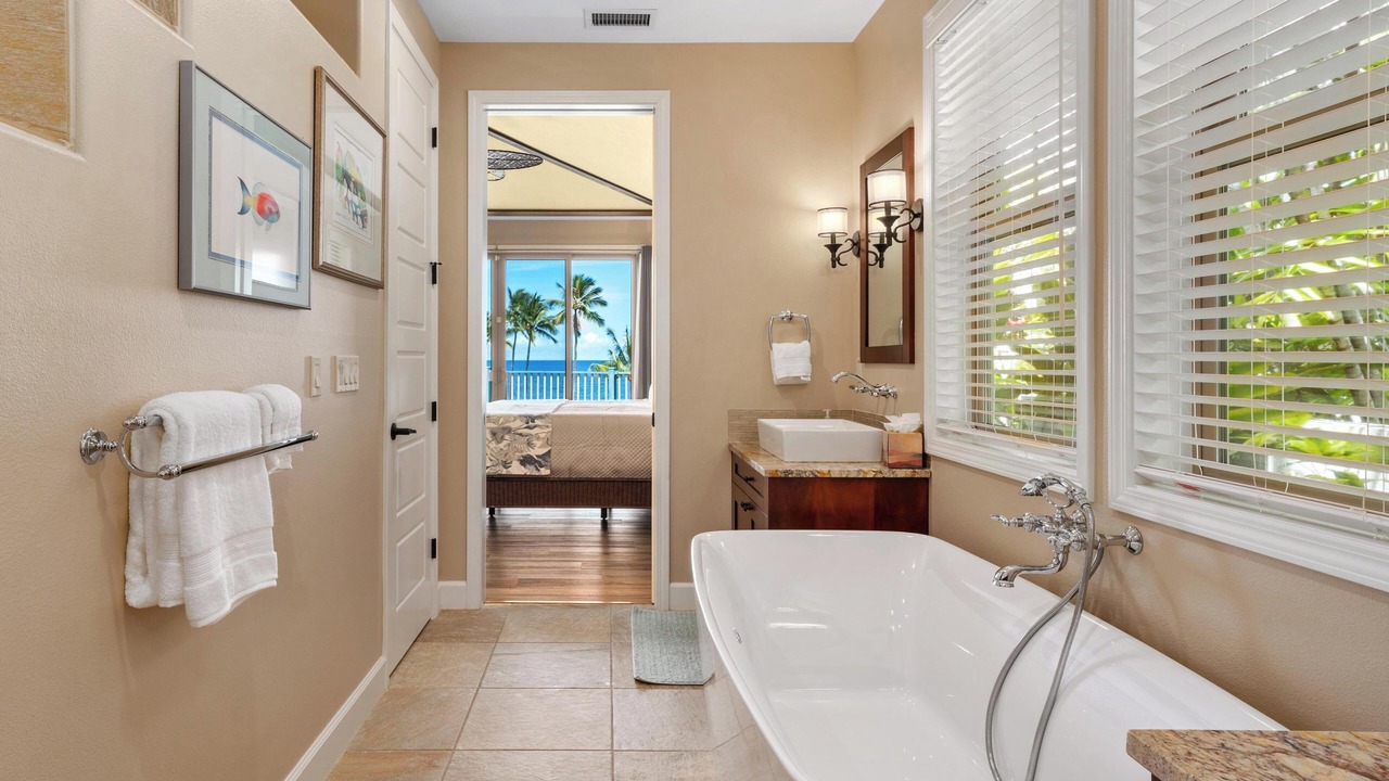 Photo of Bathroom in Keauhou