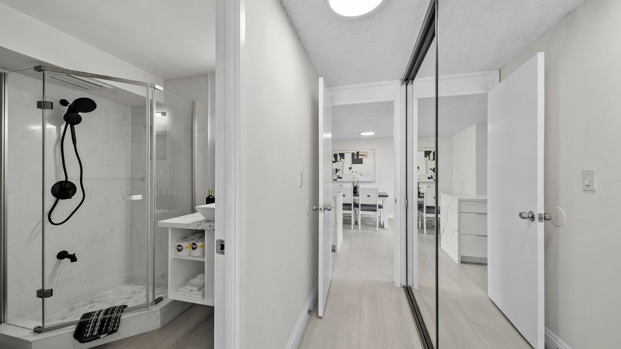 Photo of Bathroom in Diamond Head - Kapahulu - St. Louis